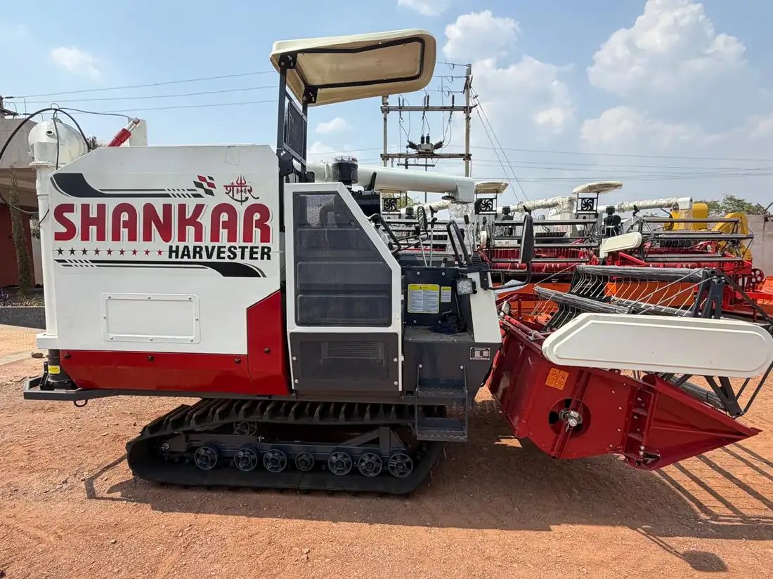Shankar GS1028 Plus combine harvester, front view showing the reel and cutter bar
